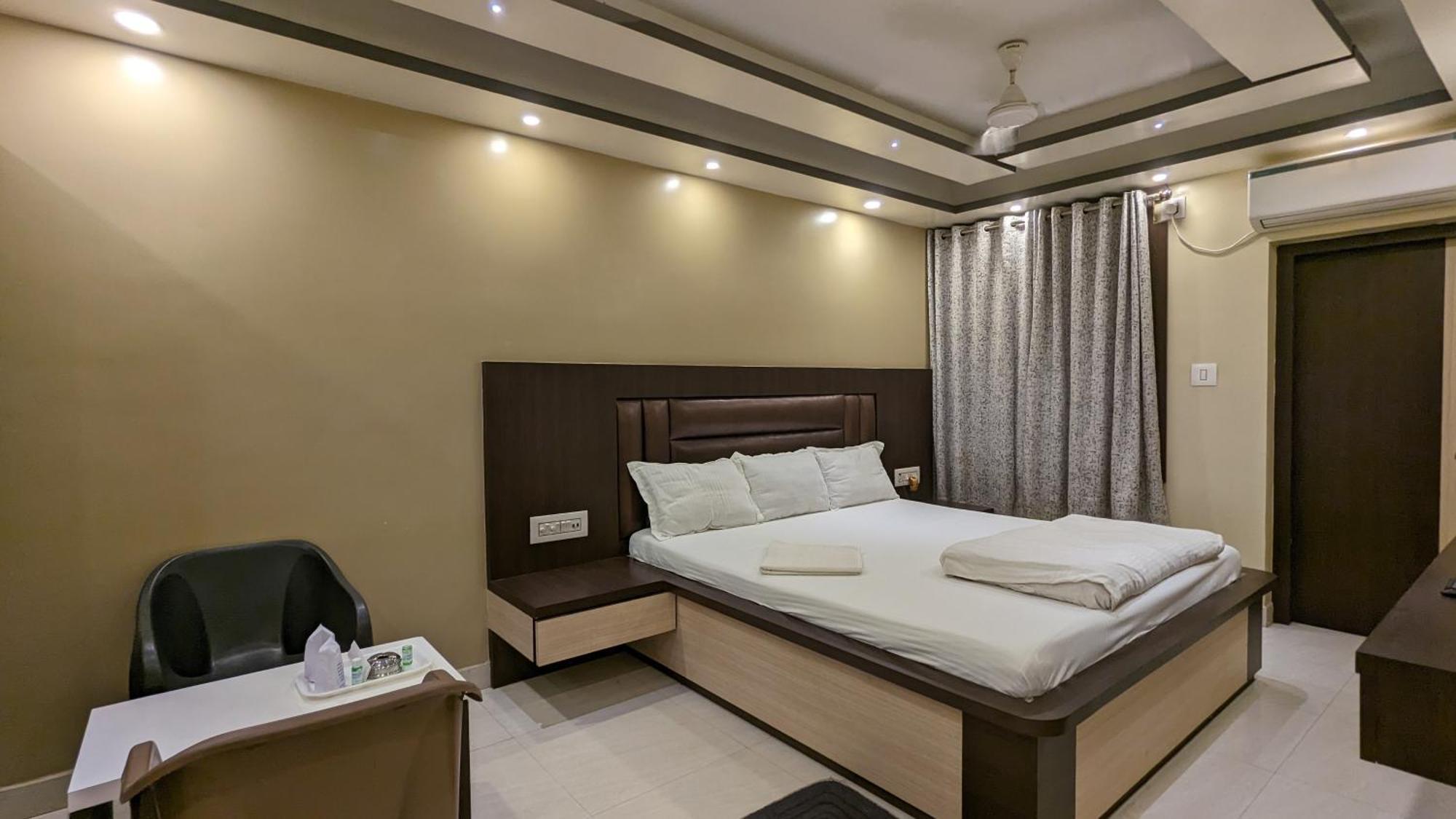 Hotel Binapani Deluxe 1 Tarapith Exterior photo